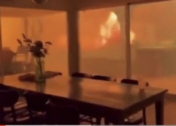 Incendio devastante a Los Angeles: 30.000 evacuati e stato di emergenza