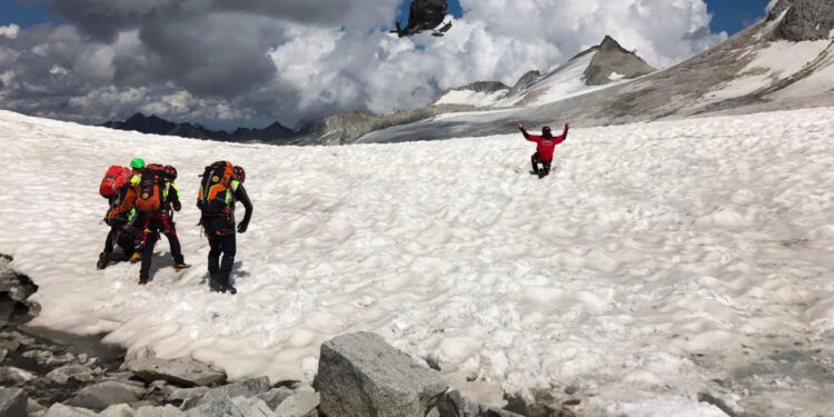 Adamello: ritrovato il corpo senza vita di uno dei due alpinisti dispersi