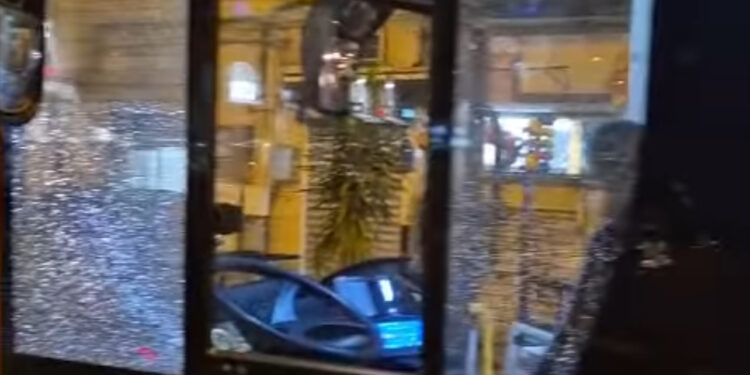 Napoli, sassaiola contro bus di linea: ennesimo raid delle baby-gang