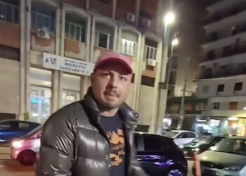 Pino Grazioli e Francesco Emilio Borrelli: tra elogio e insulti durante un’altra serata per le strade di Napoli