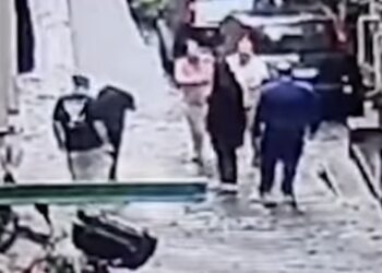 Aggrediscono i vicini a colpi di mazza: lite a Chiaia si trasforma in scena da Far West.