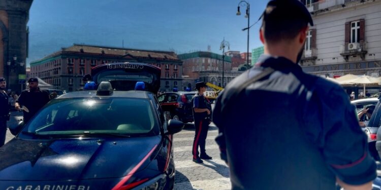 Continuano i controlli dei Carabinieri nella movida partenopea. E’ la volta del centro storico, un’altra persona allontanata