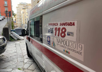 Furto su un’ambulanza nel cuore di Napoli: rubato un tablet e alcuni medicinali