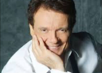 Massimo Ranieri mette in guardia i fan: attenzione alle truffe su Facebook a suo nome