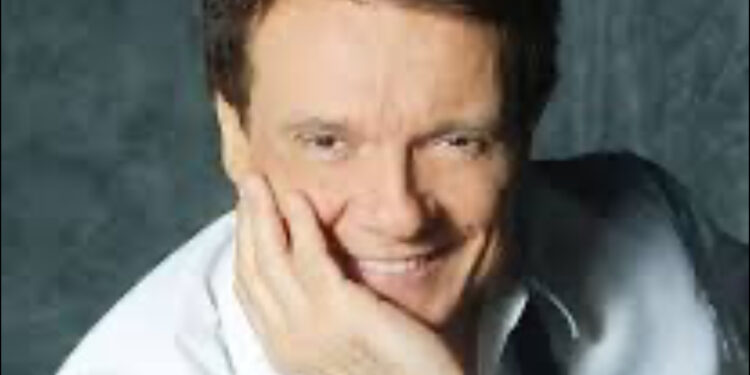 Massimo Ranieri mette in guardia i fan: attenzione alle truffe su Facebook a suo nome