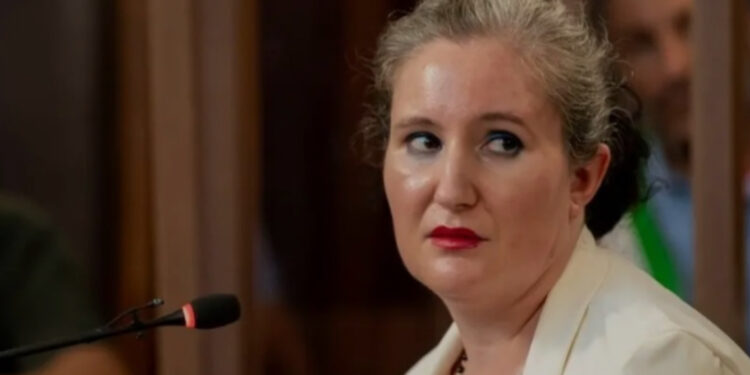 Proposta di matrimonio in carcere per Alessia Pifferi: indagini sull’autore della lettera