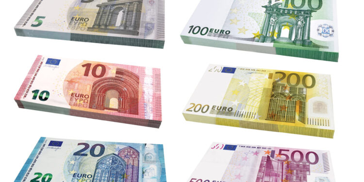 800mila euro in contanti nascosti in auto e in casa: scoperta shock sulla statale tra Brindisi e Lecce