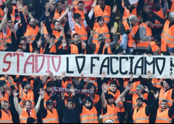 Assalto Ultras al Treno della Circumvesuviana a Castellammare di Stabia