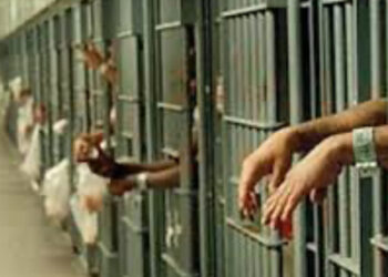 NAPOLI, BLITZ DELLA POLIZIA PENITENZIARIA NEL CENTRO PENITENZIARIO DI SECONDIGLIANO: 18 CELLULARI SCOVATI NELLA SEZIONE ALTA SICUREZZA