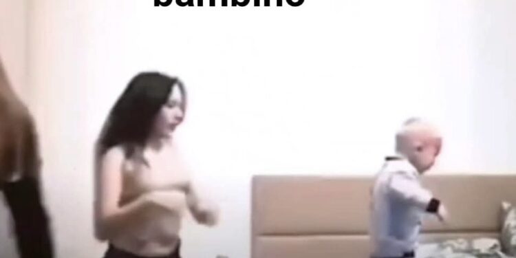 Arrestata la sorella del bambino maltrattato: Violenza  per un video TikTok