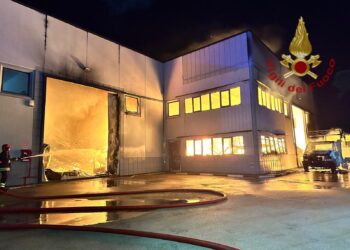 Incendio a Sperone, precisazione: il deposito non era una fabbrica di vernici