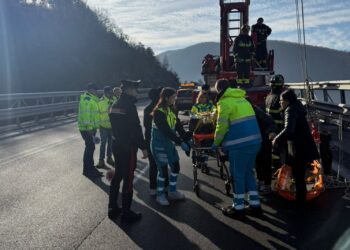 Salza Irpina (AV): giovane si getta dal cavalcavia sulla  SS 7 Ofantina