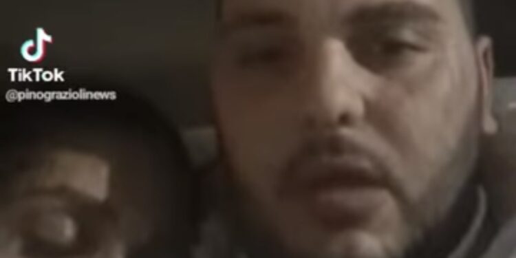 Famiglia con 4 figli costretta a dormire in auto: Appello disperato a Pino Grazioli