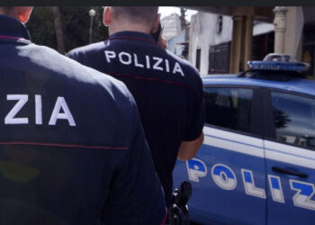 San Giorgio a Cremano, uomo si barrica in casa e minaccia il suicidio: la Polizia interviene