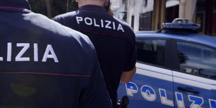 San Giorgio a Cremano, uomo si barrica in casa e minaccia il suicidio: la Polizia interviene