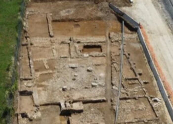 Scoperta una necropoli del IV secolo a.C. in un cantiere edile a Padula: area sequestrata e quattro denunce