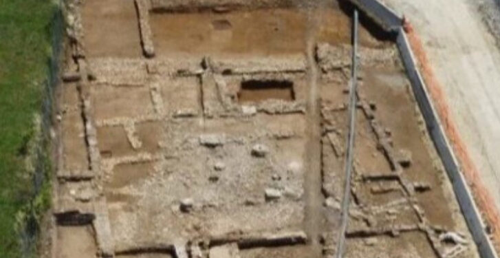 Scoperta una necropoli del IV secolo a.C. in un cantiere edile a Padula: area sequestrata e quattro denunce