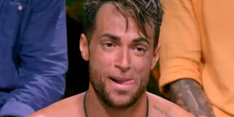 Montoya di Temptation Island e l’annuncio di calciomercato: un video ironico per il Betis Siviglia