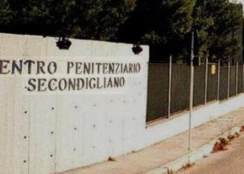 NAPOLI, DETENUTO DEL CARCERE DI SECONDIGLIANO RIFIUTA IL TRASFERIMENTO E AGGREDISCE POLIZIOTTI