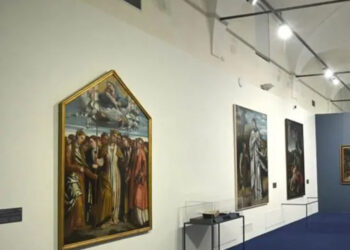 Visitatrice inciampa e danneggia prezioso stendardo del Moretto al museo Santa Lucia di Brescia