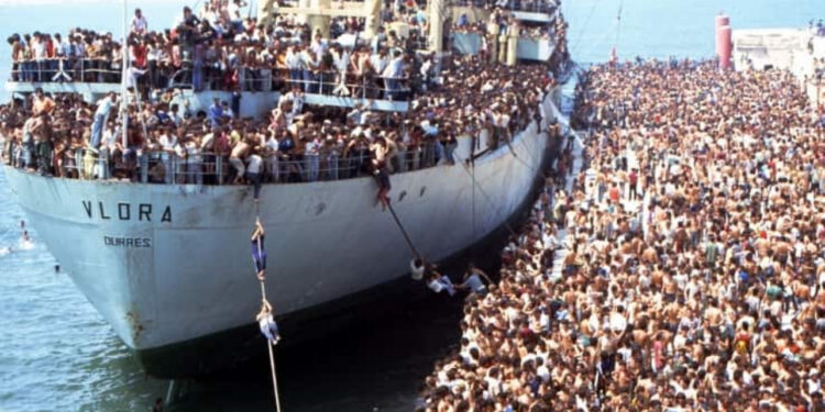 Migranti: il Governo Valuta Nuovo Decreto per Trasformare i Centri in Albania in CPR