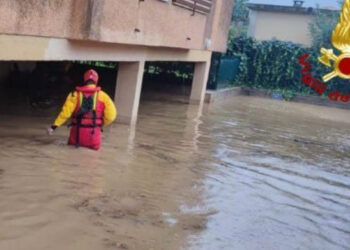 Nubifragio sull’Isola d’Elba: Portoferraio sott’acqua, decine di persone salvate