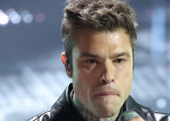 Sanremo 2025: Fedez emoziona il pubblico reinterpretando “Bella Stronza” con Marco Masini
