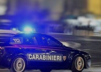 Inseguimento a Pianura: due uomini legati al clan Carillo-Perfetto si schiantano durante la fuga