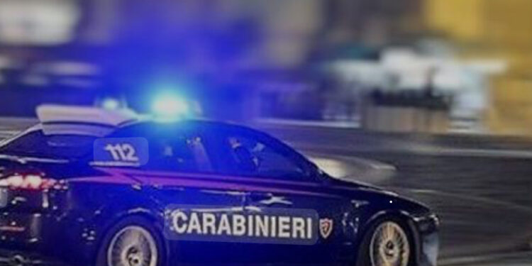 Inseguimento a Pianura: due uomini legati al clan Carillo-Perfetto si schiantano durante la fuga