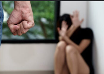 Violenza domestica a Roma: picchia la compagna incinta provocandole un aborto