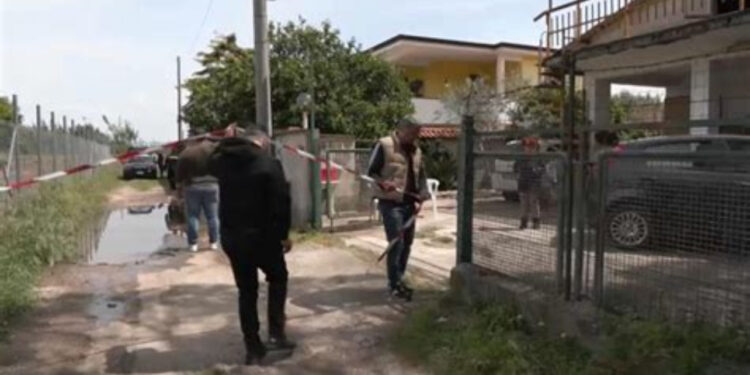 Acerra in Lutto: Commozione ai funerali della piccola  Giulia, vittima di un attacco fatale