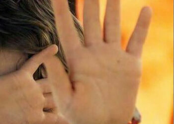 Bambino di 4 anni brutalmente picchiato: arrestato il padre nel Ragusano