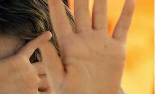 Bambino di 4 anni brutalmente picchiato: arrestato il padre nel Ragusano