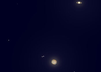 Congiunzione Planetaria: Mercurio, Venere e Saturno Illuminano il Cielo del 25 Febbraio