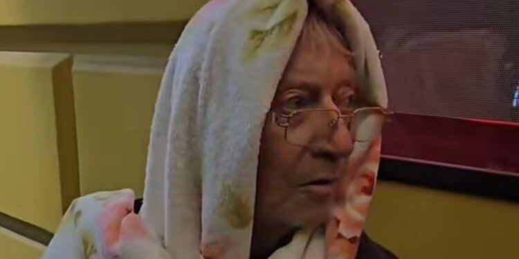 Pino Grazioli continua il confronto con l’anziano sfruttato: “Un vero fratello ti aiuta, non ti lascia per strada”