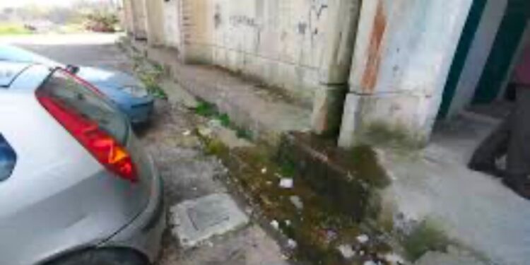 Napoli, protesta per le case popolari: il Fabricato 6 dimenticato, malati e invalidi a rischio