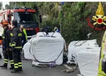 Salerno: proseguono le indagini sull’incidente mortale causato da ecoballa caduta da un camion