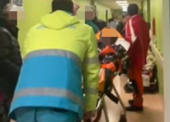 Emergenza al Pronto Soccorso di Castellammare: paziente anziano, in attesa da tre giorni su una barella
