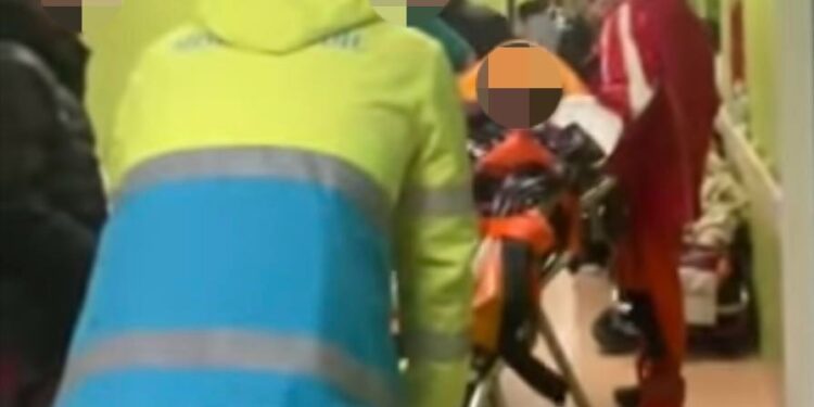 Emergenza al Pronto Soccorso di Castellammare: paziente anziano, in attesa da tre giorni su una barella