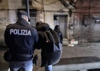Blitz a Porta Capuana: Pino Grazioli documenta lo spaccio, interviene la Polizia nella notte