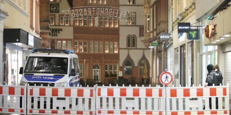 Tragedia a Mannheim: SUV piomba sulla folla causando vittime e feriti