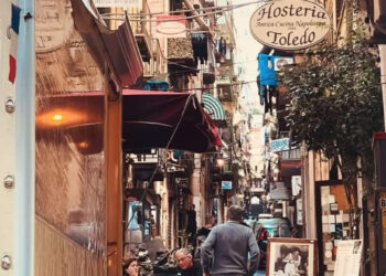 Quartieri Spagnoli in rivolta: residenti e associazioni contro le riprese di “Gomorra – Le origini”