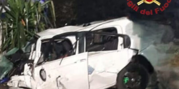 Dramma sulla SS166 degli Alburni: due giovani perdono la vita in un incidente frontale