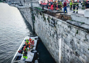 Tragedia a Torino: autobus precipita nel Po, deceduto l’autista
