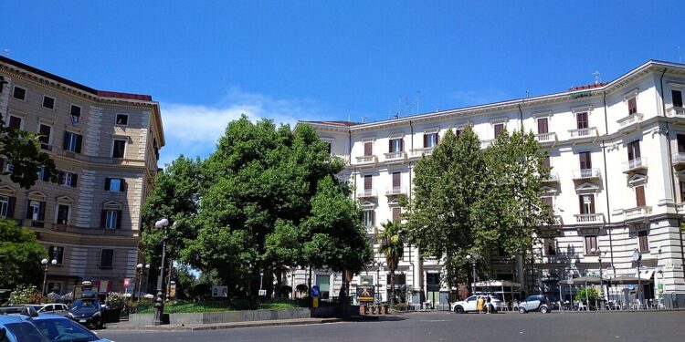 Tre ragazzi denunciati per la rissa a Piazza Vanvitelli