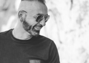 Perquisizione della GDF nell’abitazione del cantautore Cosimo Merolla: scambiato per un Influencer, ma estraneo ai fatti