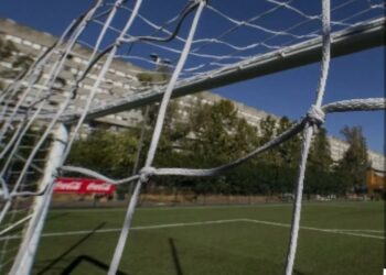 Violenza nel calcio giovanile: genitore aggredisce arbitro 16enne a Salerno