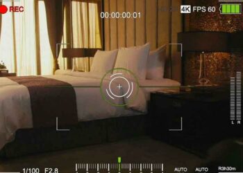 Scoperta inquietante in un B&B all’Arenella: telecamere nascoste in letto e doccia