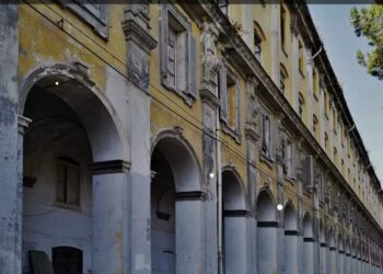 Blitz della polizia locale: sequestrata discoteca abusiva con 800 persone a Napoli