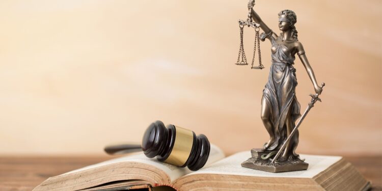 Napoli, prime scarcerazioni nell’indagine sui certificati di morte